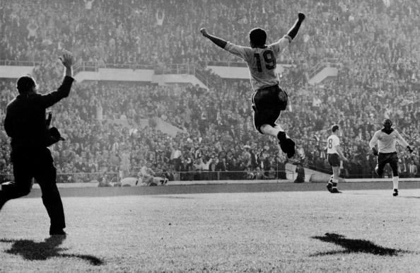 Zito festeja um dos golos que deu o ttulo Mundial ao Brasil em 1962