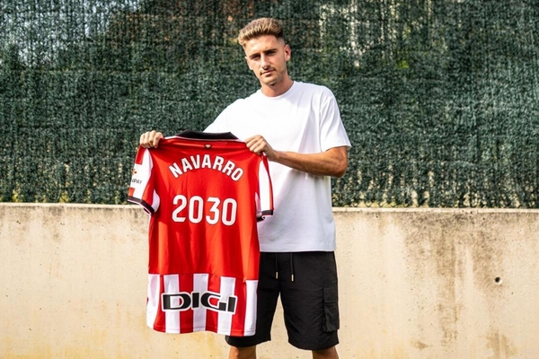 Athletic firma con pieza ofensiva sin costo