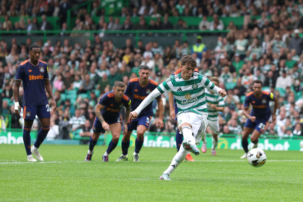 Isak ausente mientras el Newcastle es aplastado por el Celtic