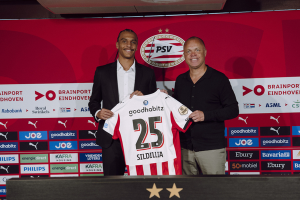 PSV refuerza su defensa con joven internacional francs